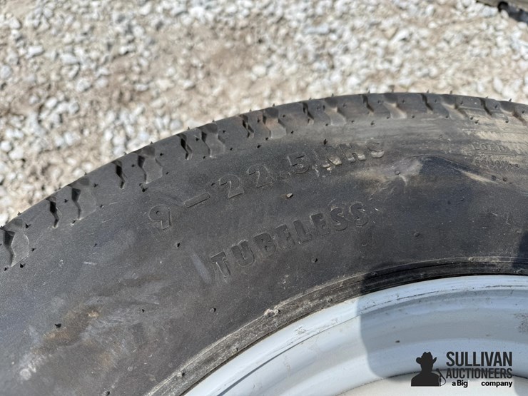 galaxy-9-22.5-tires-on-kinze-8-bolt-wheels-(bid-per-unit)-image-7