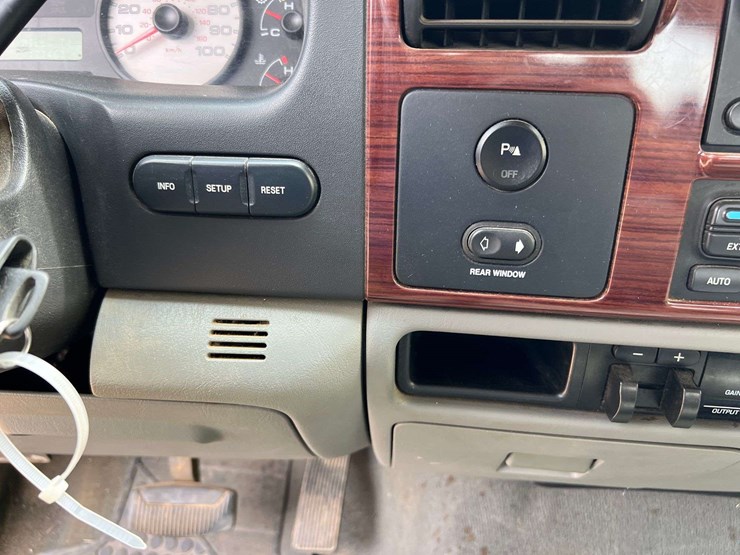 2005-ford-f350-image-33