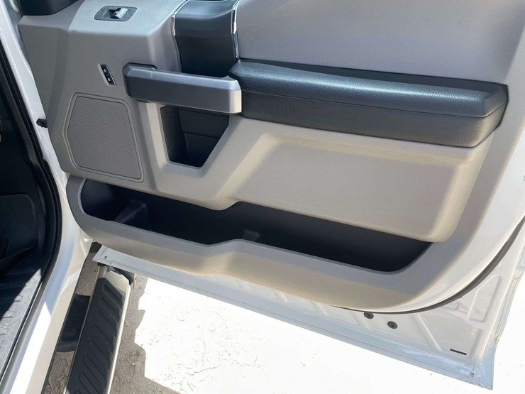 2019-ford-f150-xlt-image-17