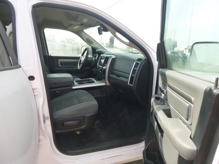 2016-dodge-ram-3500-image-19