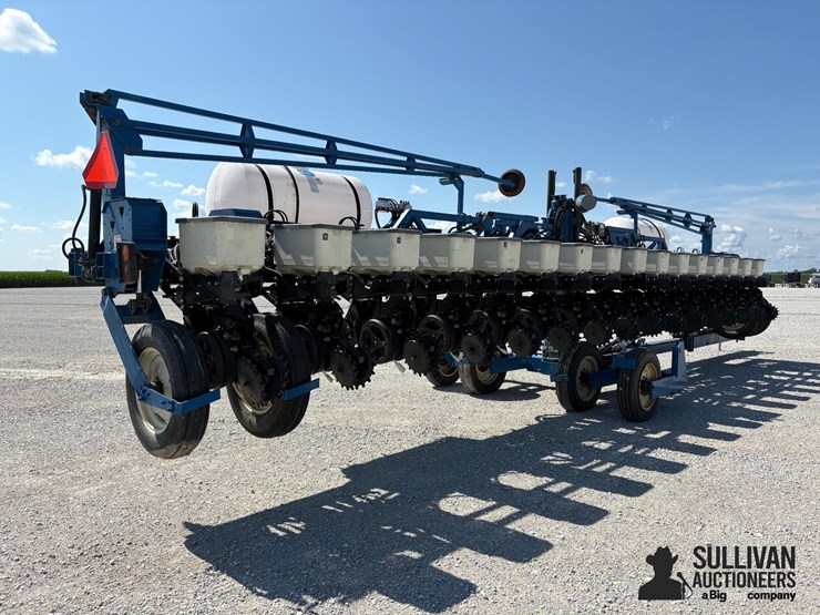 1995-kinze-2600-image-5