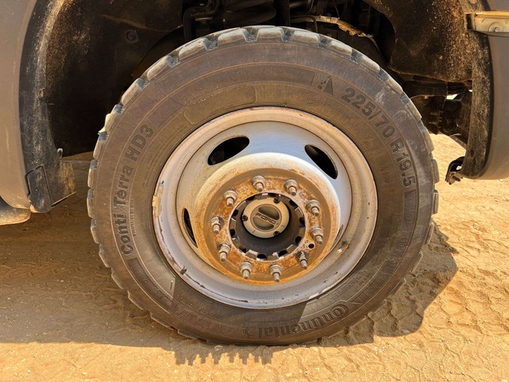 2015-ford-f550-image-22