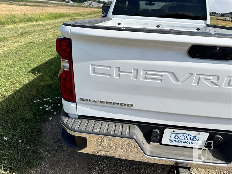 2021-chevrolet-silverado-2500hd-lt-image-16