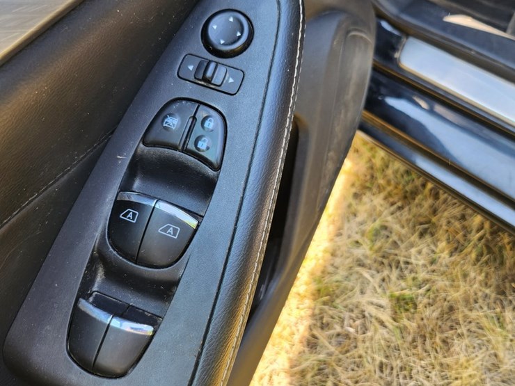 #2809-•-2016-nissan-maxima-sl-(has-wi-title)-image-22