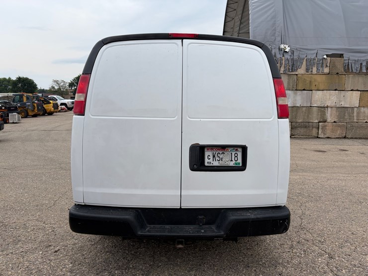 #8371-•-2011-chevrolet-cargo-van-(has-wi-title)-image-5