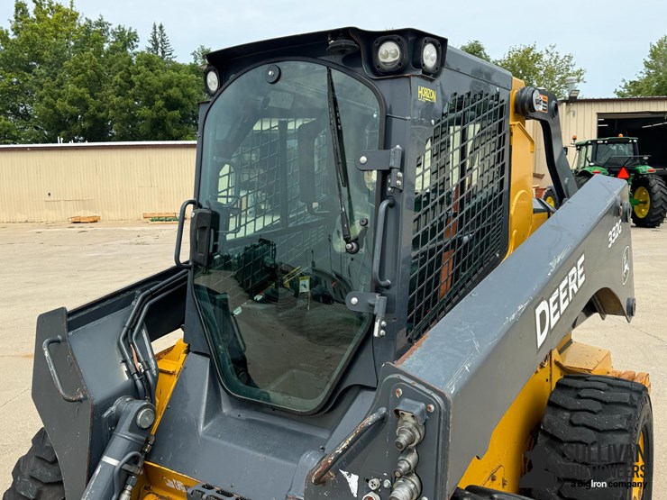 2017-deere-332g-image-13