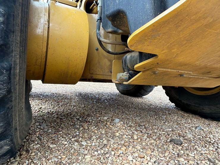 2020-caterpillar-140-image-34