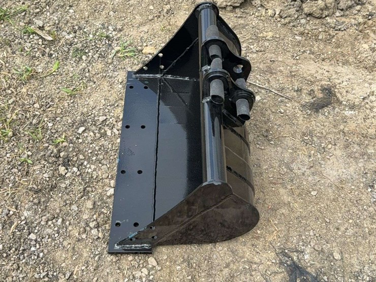 22”-w-mini-excavator-mud-bucket---model-zl-11-image-2
