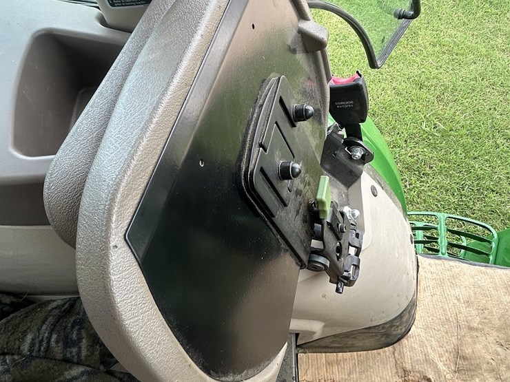2024-john-deere-5075e-image-18