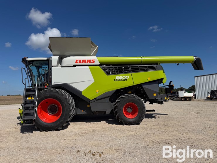 2022-claas-lexion-8600-image-7