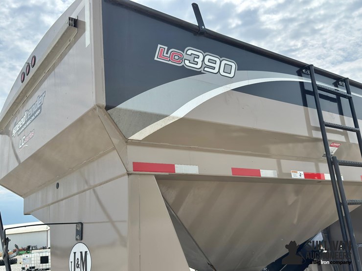 2017-j&m-lc390-image-15