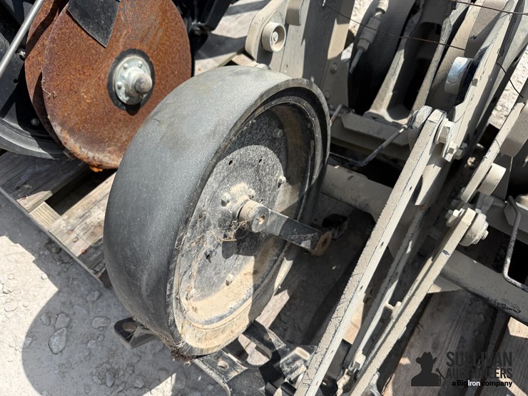 kinze-4000-series-row-units-(bid-per-unit)-image-19