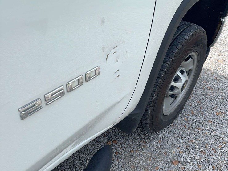 2020-chevrolet-silverado-4-x-4-truck-image-15