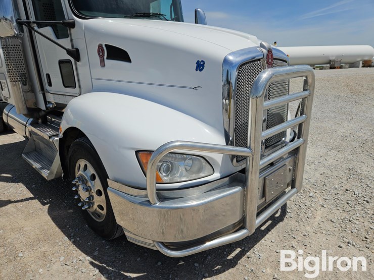 2014-kenworth-t660-image-11