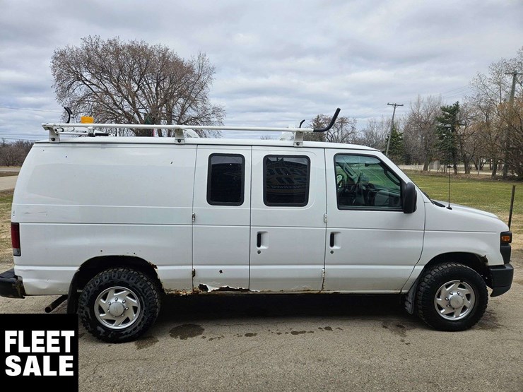 2010-ford-cargo-image-7