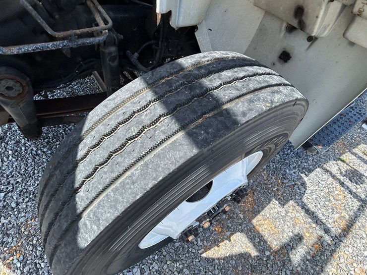 2011-international-durastar-4300-image-29