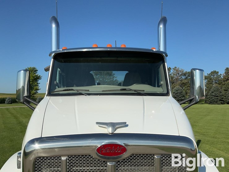 2019-peterbilt-567-image-11