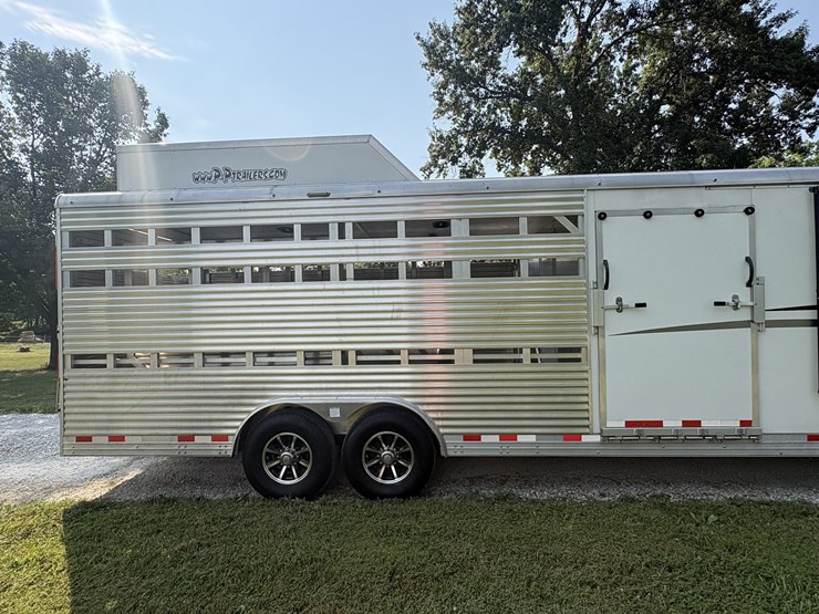 2018-bison-8011ldstlt-stock-combo-living-quarters-trailer-image-10