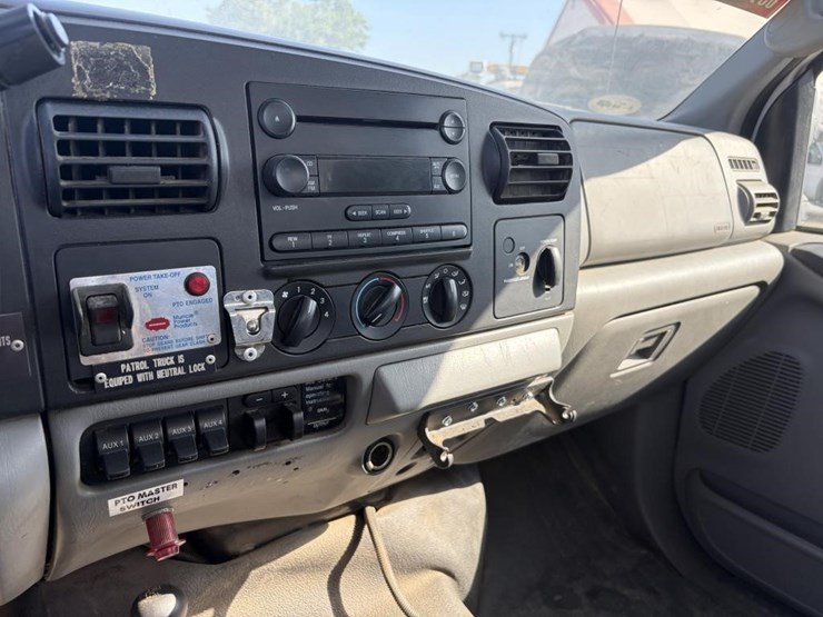 2006-ford-f450-image-18