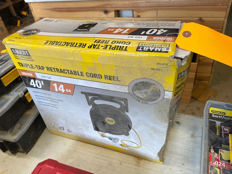 #10133-•-smart-electrician-triple-tap-retractable-cord-reel-image-4