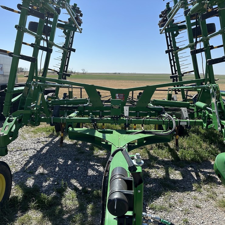 2023 JOHN DEERE 2430