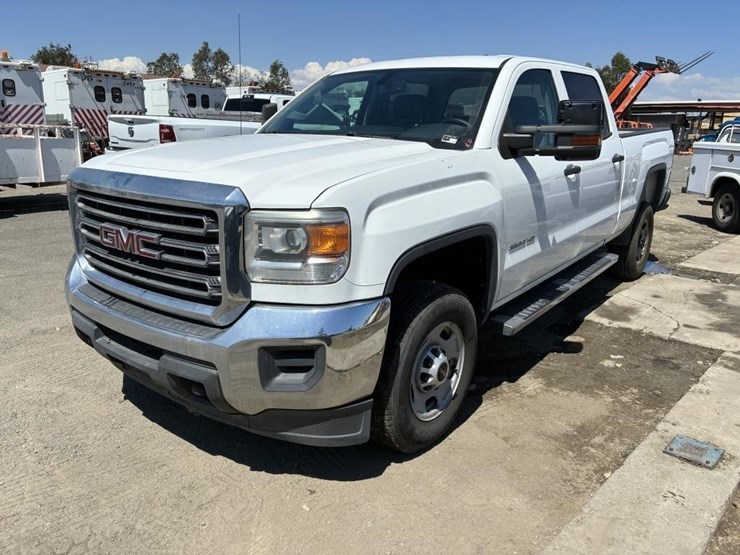 2015-gmc-sierra-2500hd-image-1