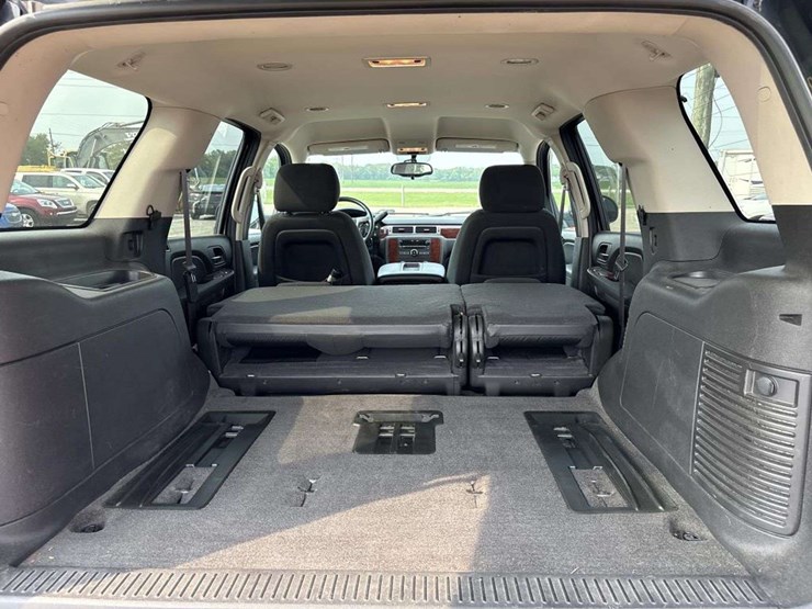 2012-chevrolet-tahoe-image-12