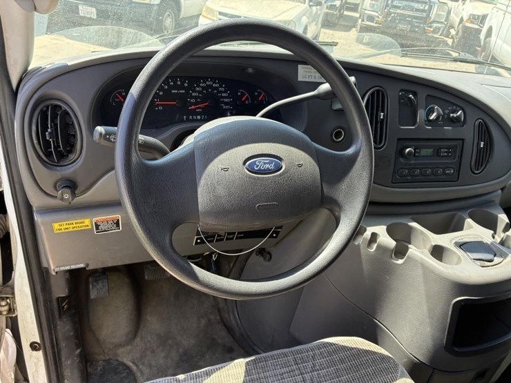 2005-ford-e350-sd-image-25