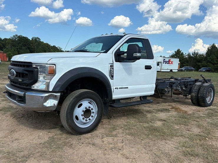 2020-ford-f550-image-1