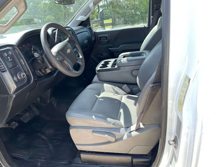 2017-chevrolet-silverado-3500-image-10