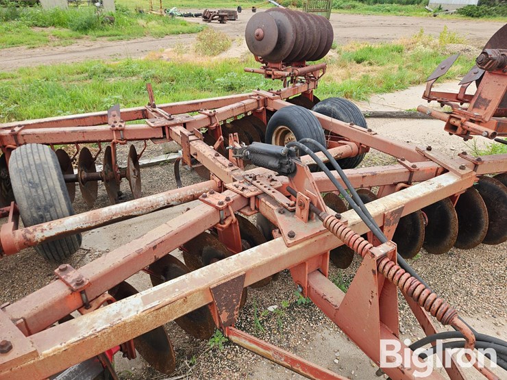 massey-ferguson-620-image-11