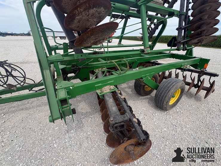 john-deere-235-image-16