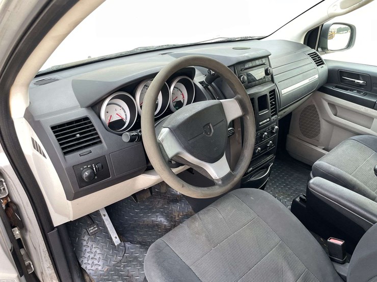 2009-dodge-caravan-image-11