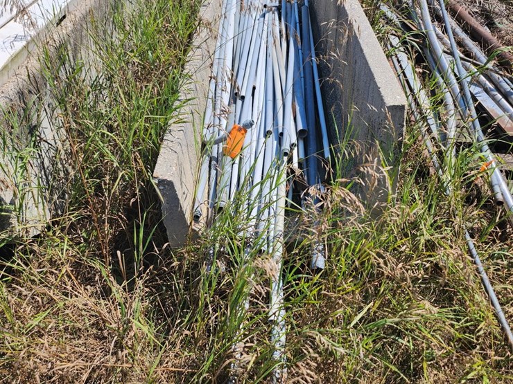 #2827-•-(28)-pvc-electrical-conduit-pipes-and-assorted-metal-conduit-image-3
