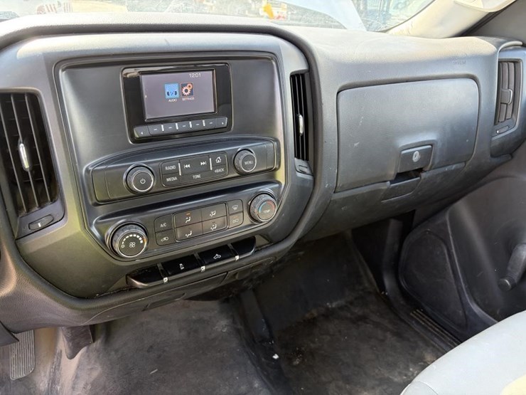 2015-chevrolet-silverado-2500-image-17