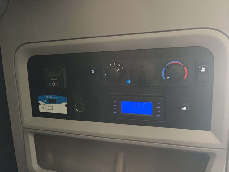 2022-kenworth-t680-image-34