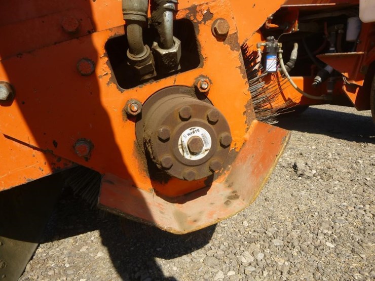 2014-broce-bb250b-image-13