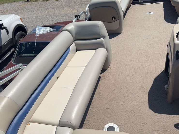 2012-suntracker-24'-dlx-pontoon-boat-(party-barge)-image-27