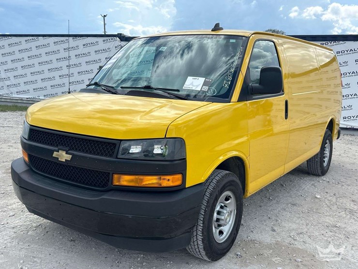 2022-chevrolet-express-2500-image-1