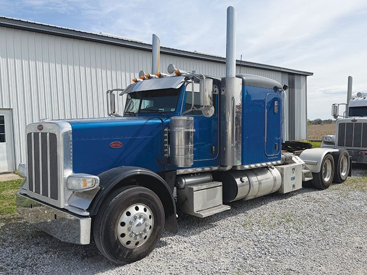 2020-peterbilt-389-image-1