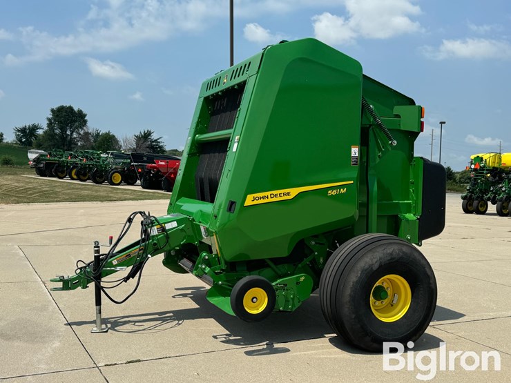 2024-john-deere-561m-image-9