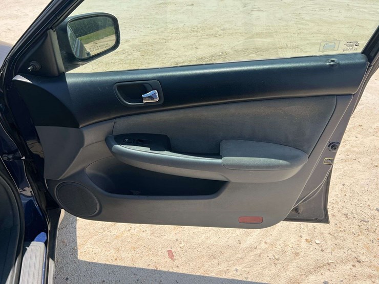 2006-honda-accord-4-door-sedan-(241,528-miles)-image-25