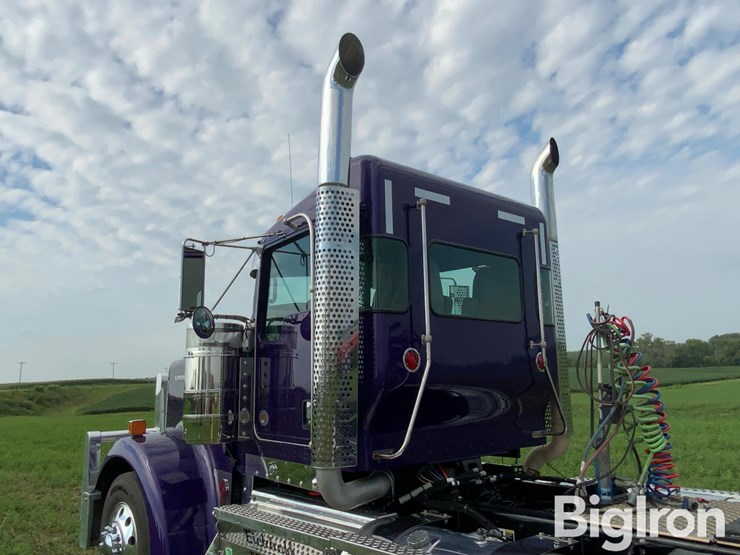 2025-kenworth-w900-image-17