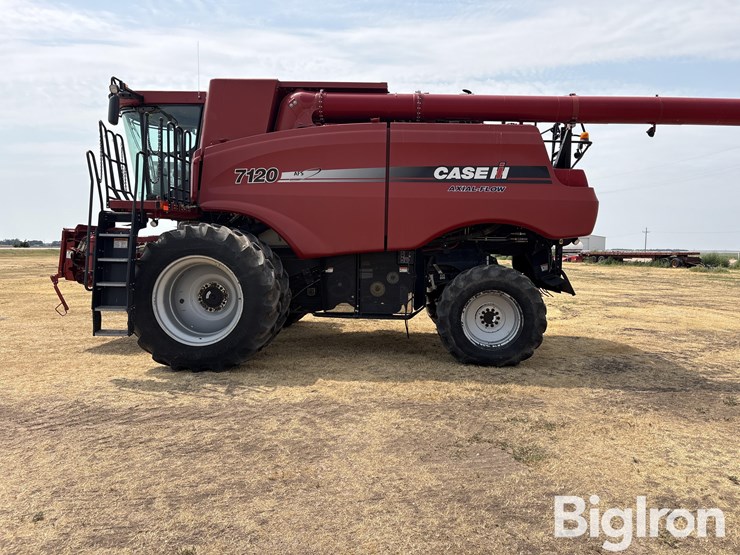 2011-case-ih-7120-image-4