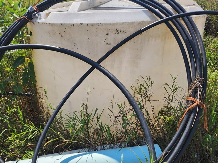 #2824-•-1500-gallon-poly-tank-with-stainless-steel-nitrogen-tank,-waterline-and-pvc-pipe-image-1