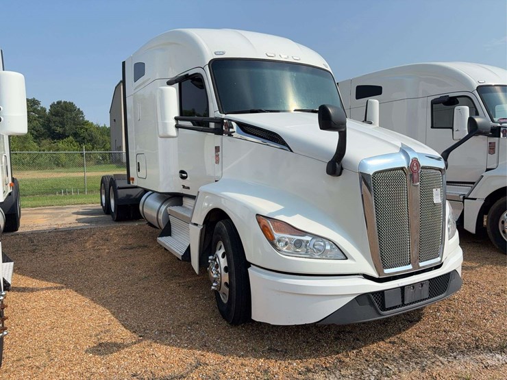 2022-kenworth-t680-image-2