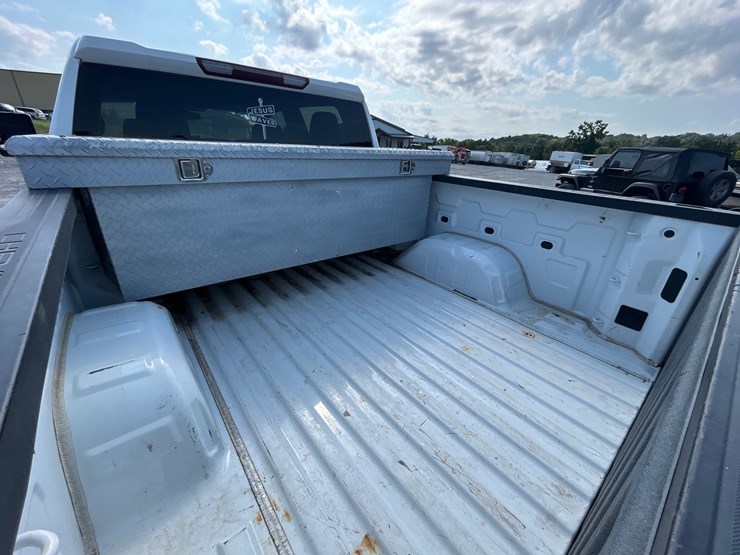 2020-chevrolet-1500-image-8