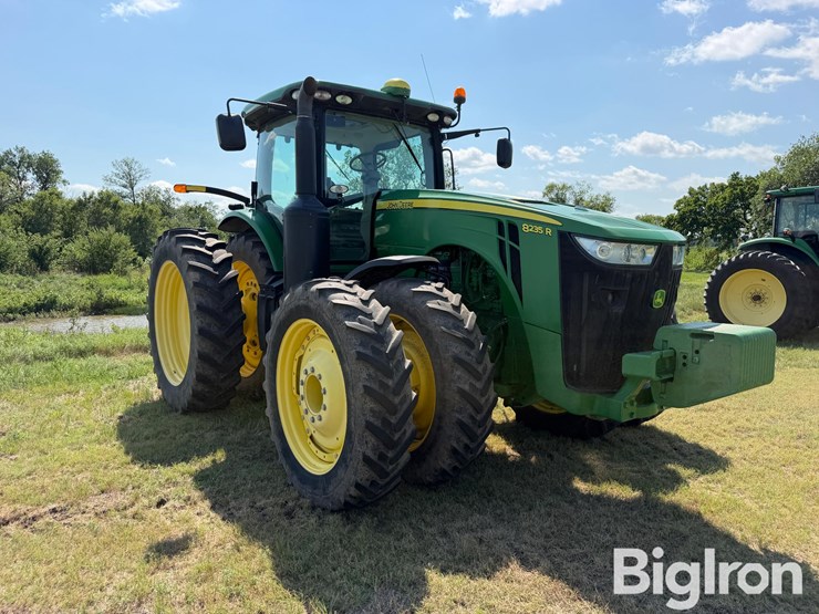 john-deere-8235r-image-3