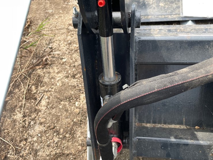 #9805-•-mini-skid-steer-48"-combination-bucket-attachment-image-9