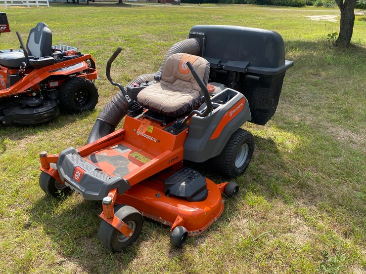 #7956-•-husqvarna-z254f-zero-turn-lawn-mower-image-1